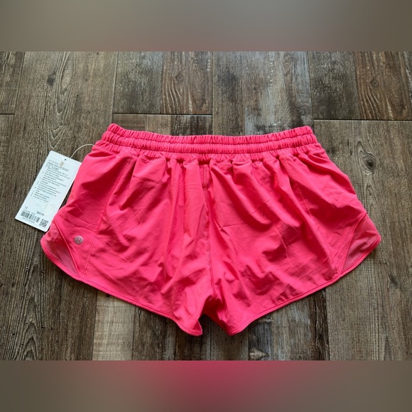 Lululemon NWT Hotty Hot Low-Rise Lined Short 2.5" Glaze Pink Size 12 - Picture 5 of 5